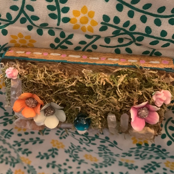 Tiny Fairy Garden With Crystals - Picture 2 of 7